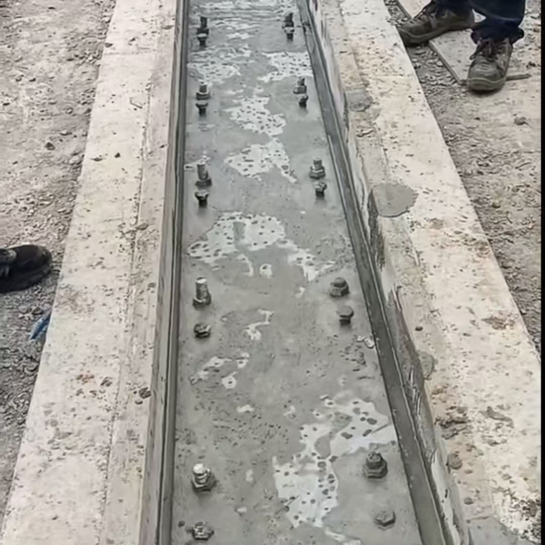 郑州港口码头起重机龙门吊重型机械设备稳固用早强快凝轨道胶泥